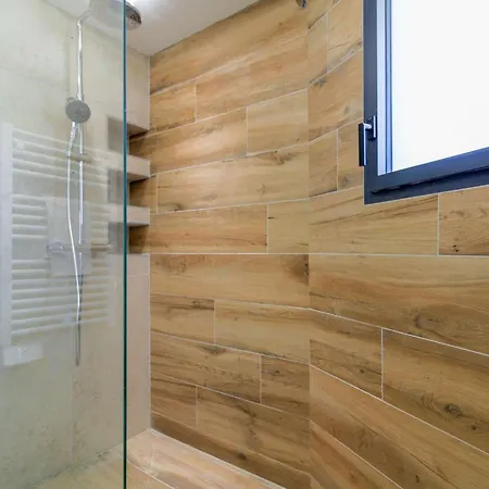 Daire Select'sohome - Superbe Pour 4 Personnes A Deux Pas De La Et Des Commerces De La Faviere ! - Iloa-b01